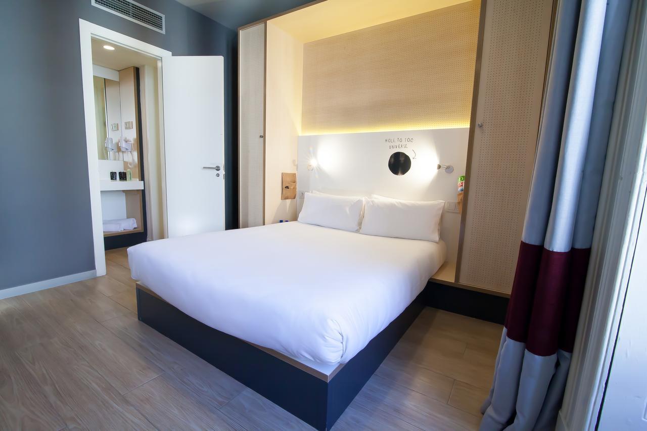 Toc Hostel Madrid Bagian luar foto