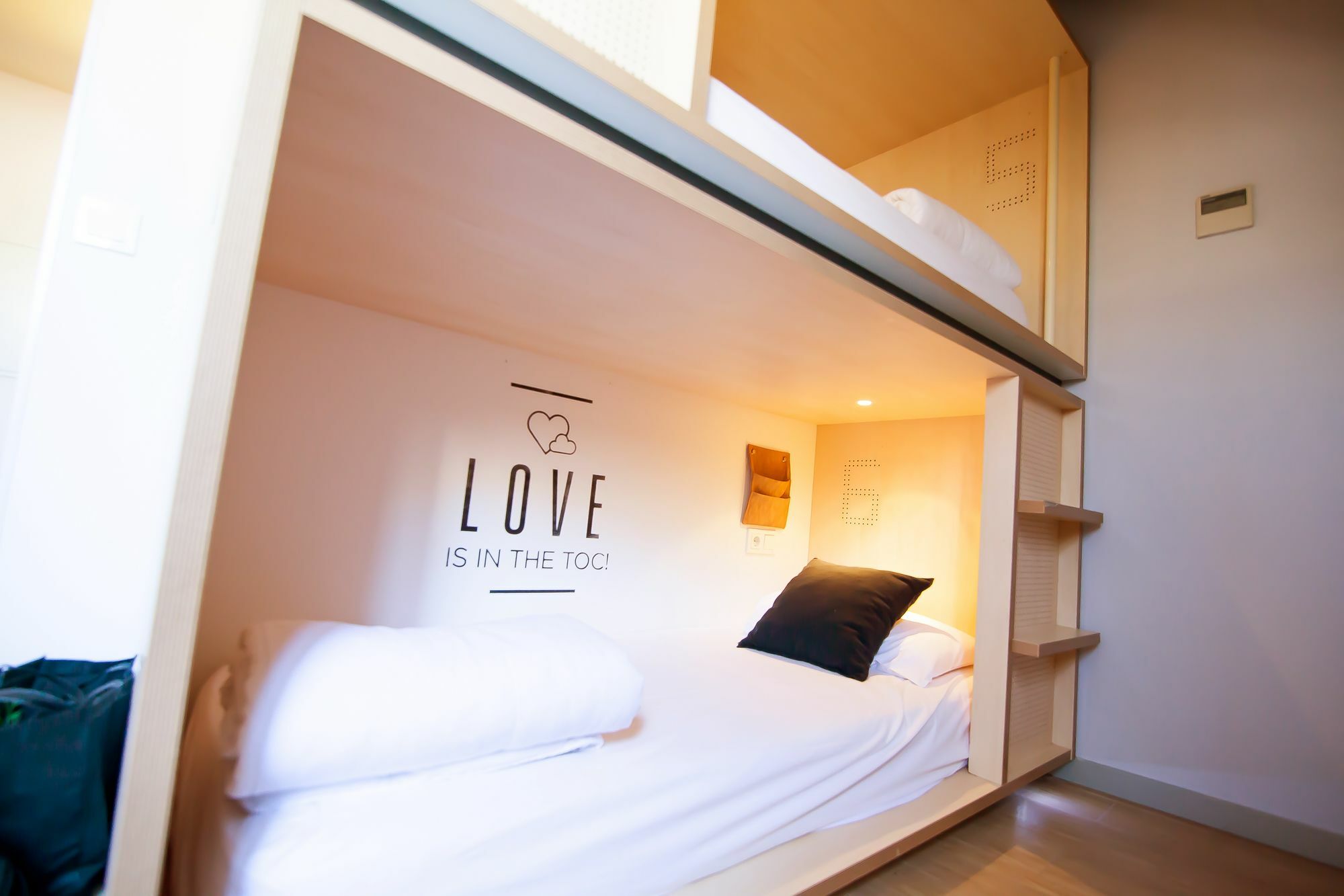 Toc Hostel Madrid Bagian luar foto